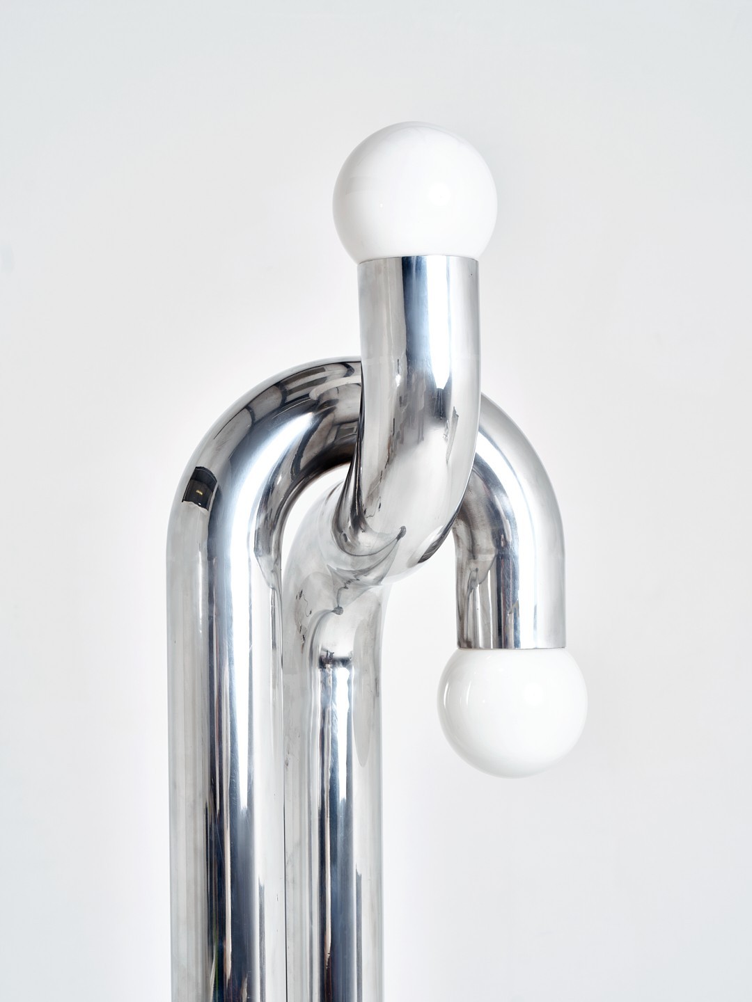 Lampe Sphinx Chrome Axel CHAY en acier chromé